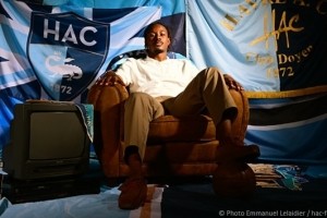 官方：勒阿弗尔签下24岁瑞士前锋曼比比，球员将身披10号球衣