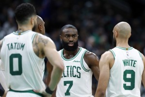 绿军助理GM：不知道布朗&amp;怀特的交易流言哪来的 我们不会交易他们