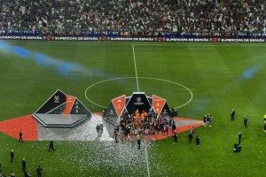 完美平台下载-输不起？皇马拒为巴萨列队+姆总率众将离场 阿隆索：不看重的奖杯