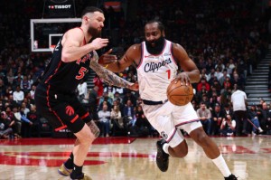 完美世界竞技平台官网-快船五连胜！哈登31分10助带队大逆转，快船进前十，但需尽快补强